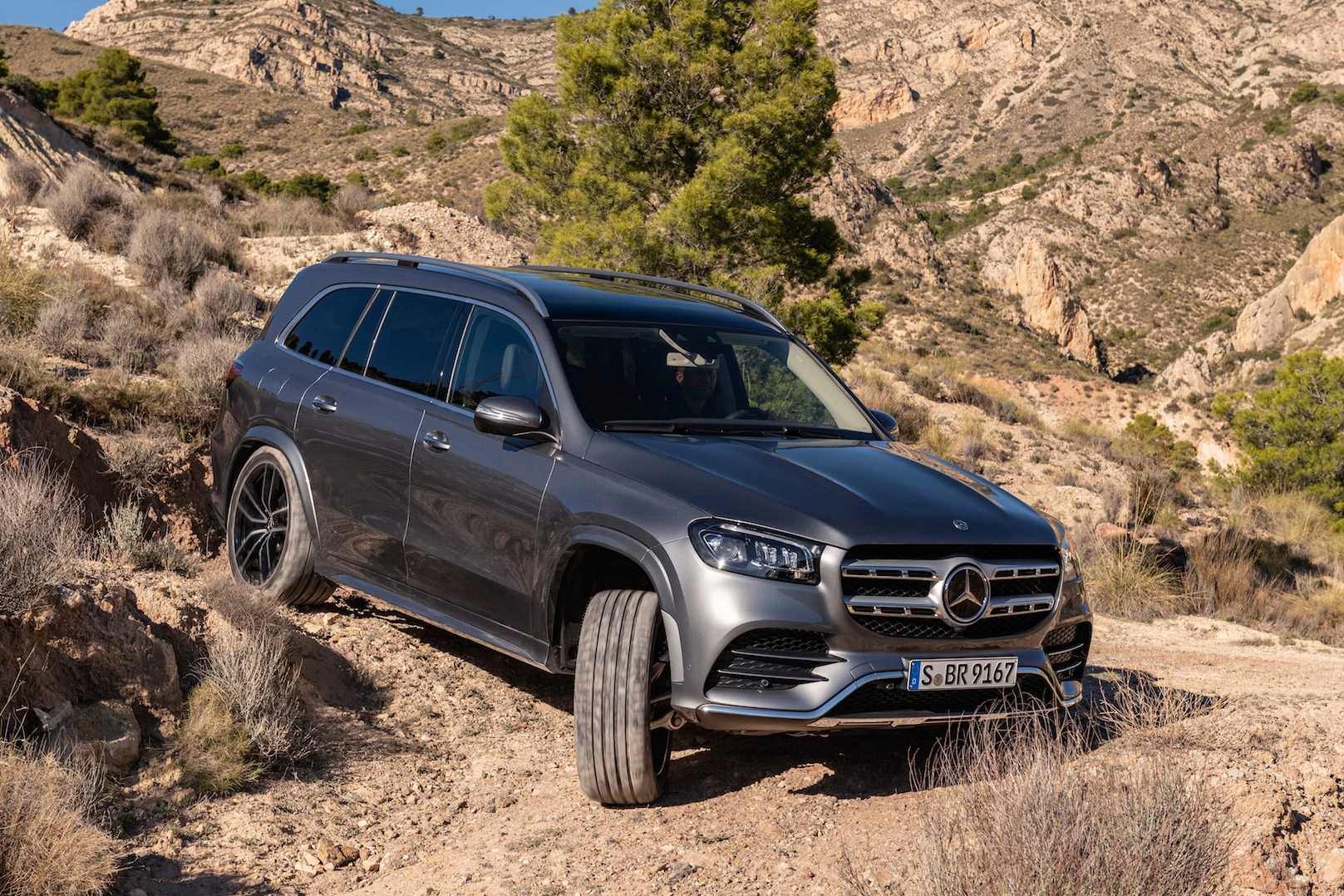 دریافت شاسی بلند توسط امام جمعه ها و فرماندارها